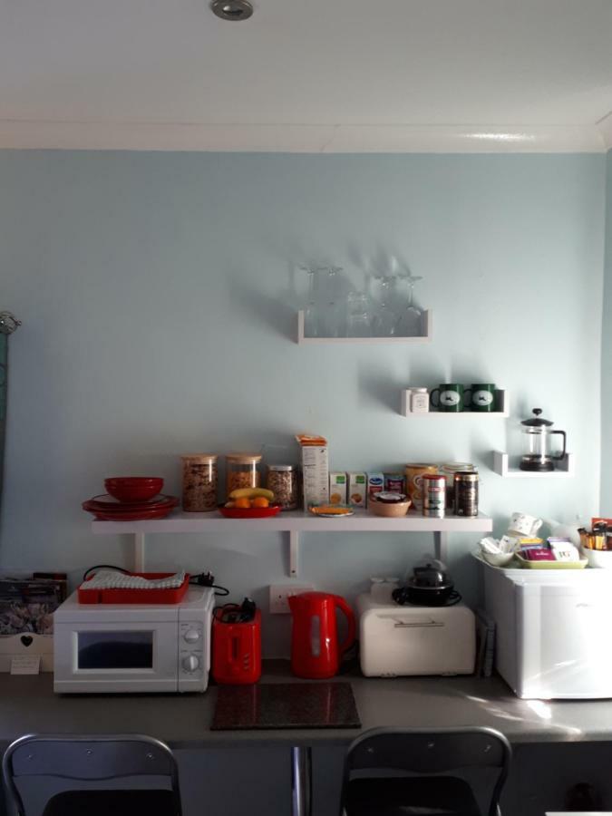 وستباري Santi Bhavana Bed & Breakfast المظهر الخارجي الصورة